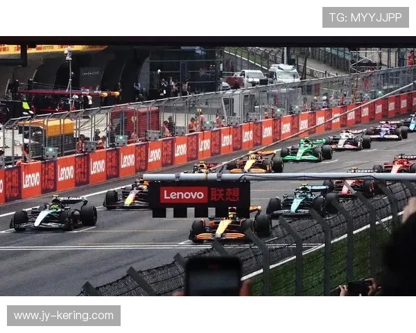 F1车手排位赛全力冲刺：极致速度背后的策略与激情