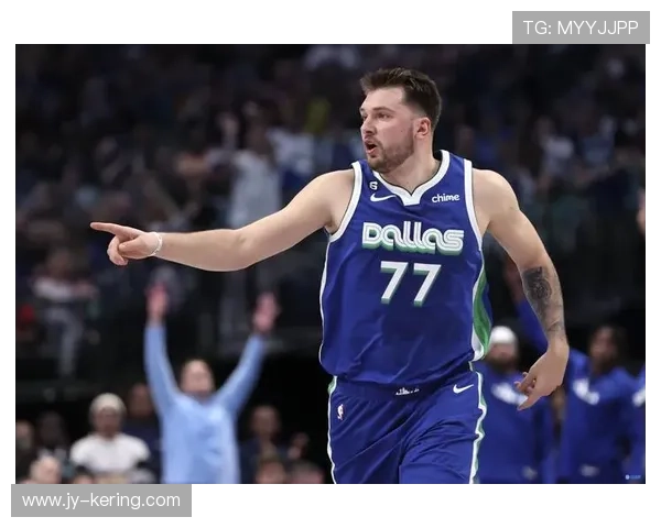 东契奇助攻快攻暴扣，独行侠场面精彩